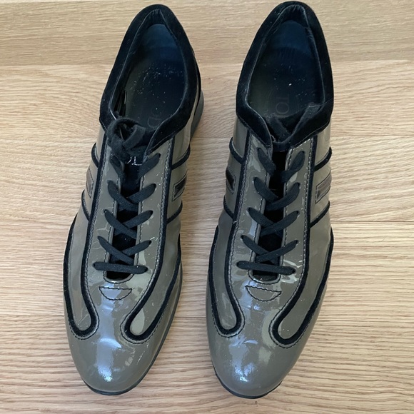 Tod’s gray and black patent sneaker - Picture 2 of 8